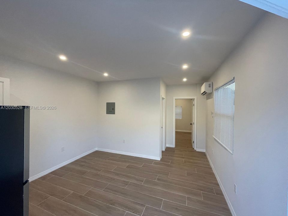 For Rent: $1,700 (1 beds, 1 baths, 1865 Square Feet)