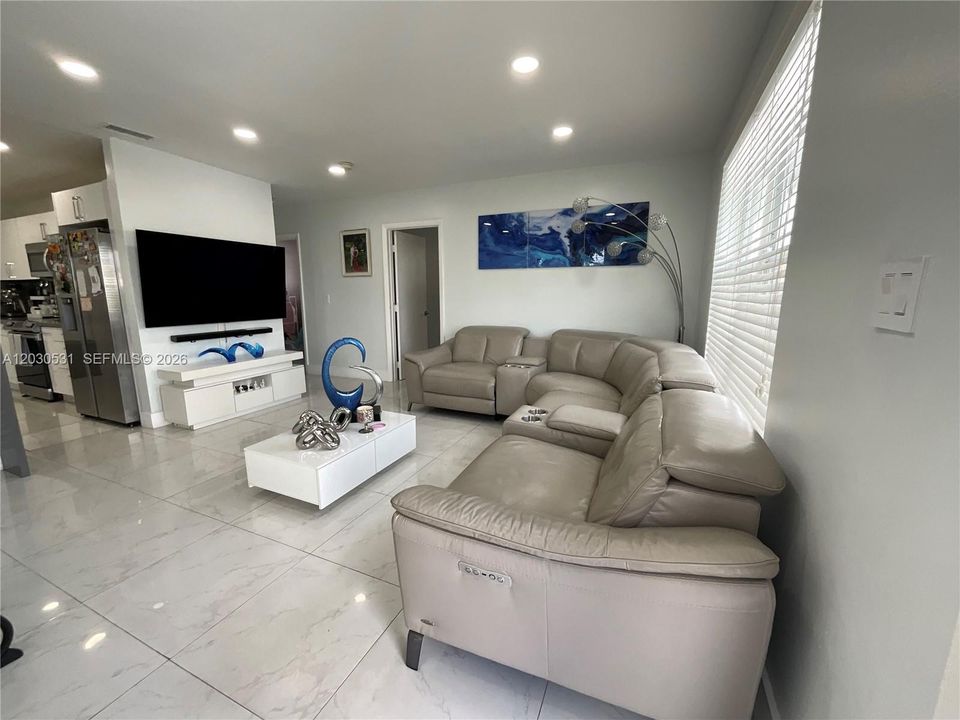 For Sale: $539,999 (3 beds, 2 baths, 1260 Square Feet)