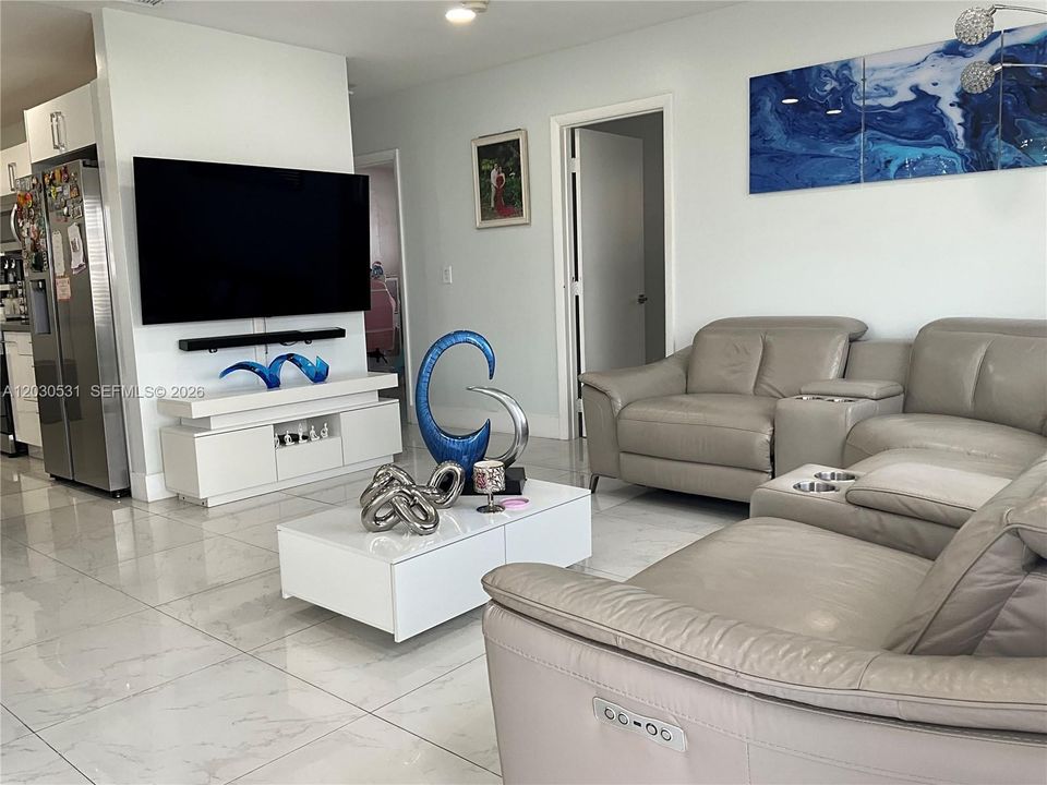 For Sale: $539,999 (3 beds, 2 baths, 1260 Square Feet)