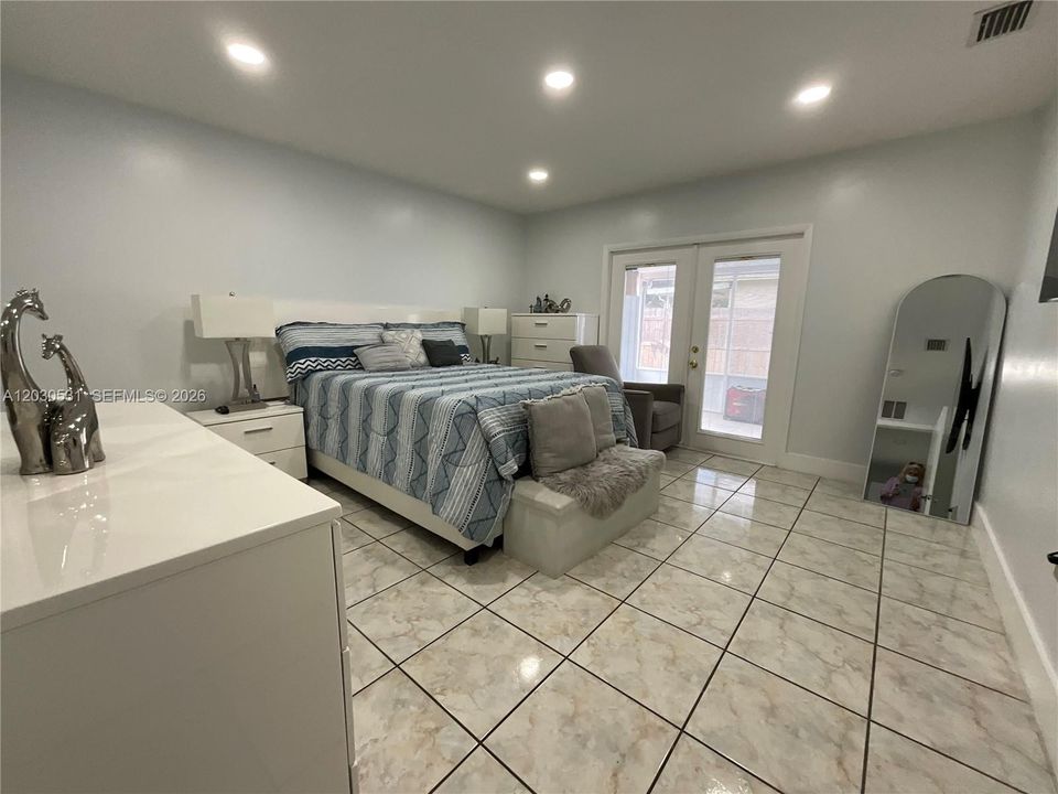 For Sale: $539,999 (3 beds, 2 baths, 1260 Square Feet)
