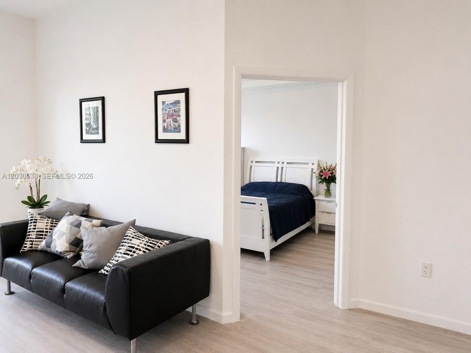 For Sale: $319,000 (1 beds, 1 baths, 685 Square Feet)