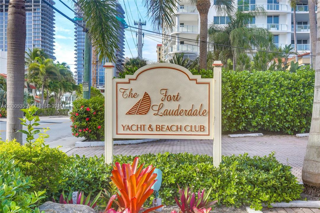 For Sale: $575,000 (1 beds, 1 baths, 685 Square Feet)