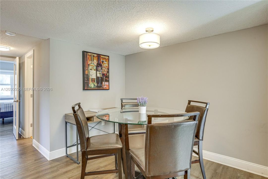 For Sale: $575,000 (1 beds, 1 baths, 685 Square Feet)