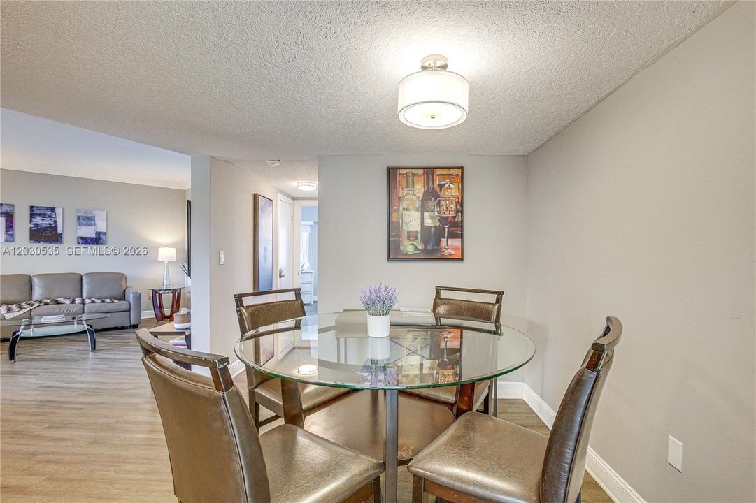 For Sale: $575,000 (1 beds, 1 baths, 685 Square Feet)