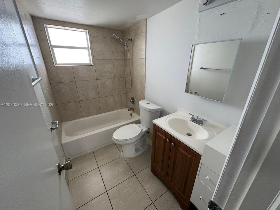 For Rent: $2,150 (1 beds, 2 baths, 1090 Square Feet)