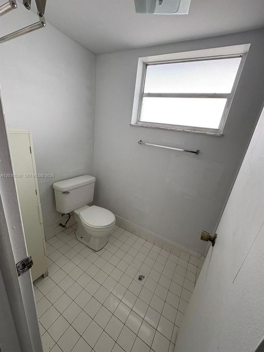 For Rent: $2,150 (1 beds, 2 baths, 1090 Square Feet)