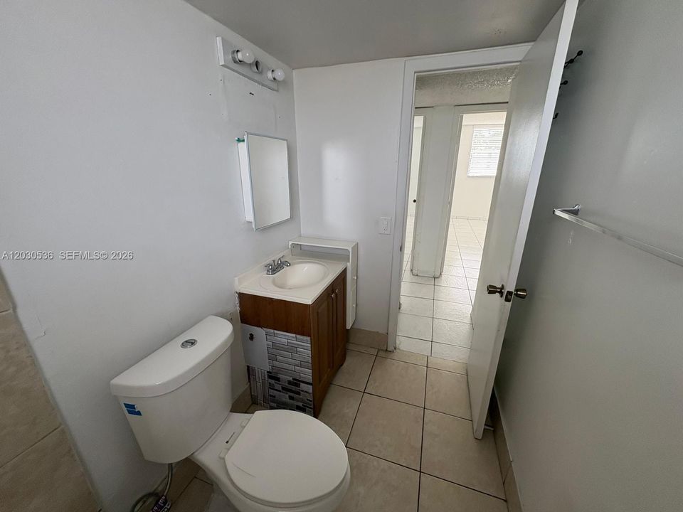 For Rent: $2,150 (1 beds, 2 baths, 1090 Square Feet)