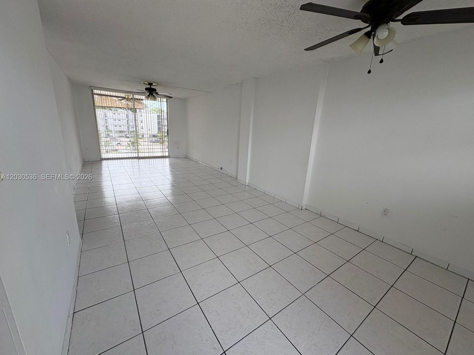 For Rent: $2,150 (1 beds, 2 baths, 1090 Square Feet)
