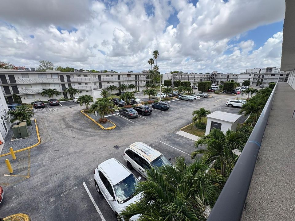 For Rent: $2,150 (1 beds, 2 baths, 1090 Square Feet)