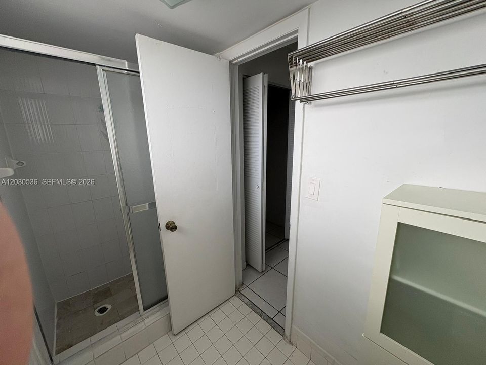 For Rent: $2,150 (1 beds, 2 baths, 1090 Square Feet)