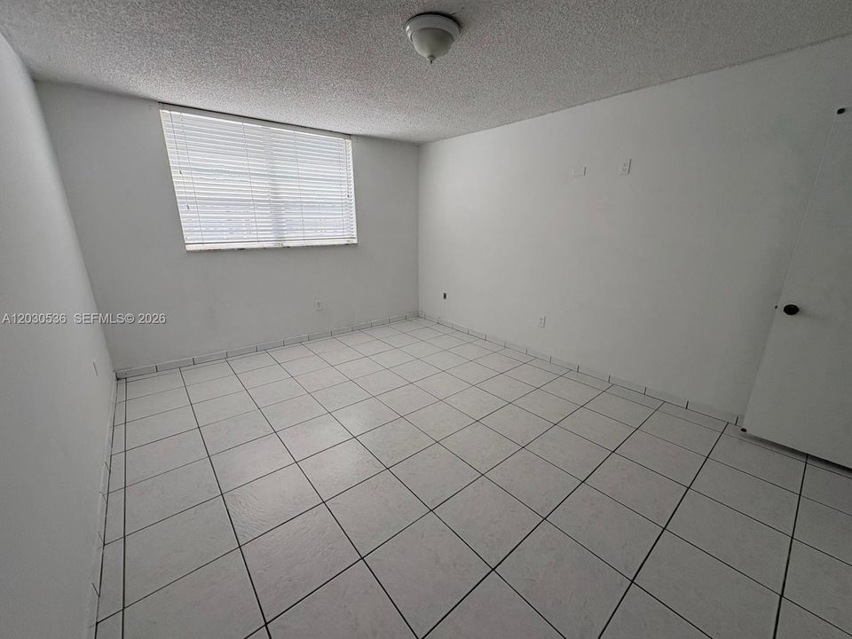 For Rent: $2,150 (1 beds, 2 baths, 1090 Square Feet)