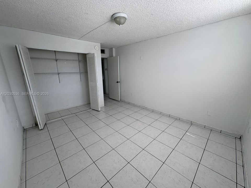 For Rent: $2,150 (1 beds, 2 baths, 1090 Square Feet)