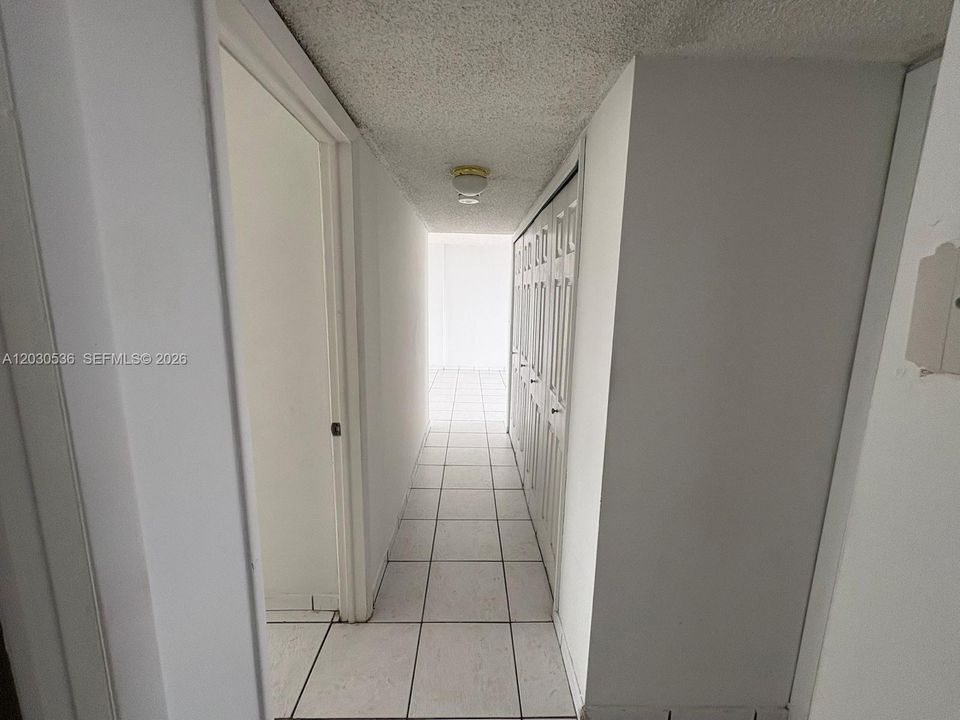 For Rent: $2,150 (1 beds, 2 baths, 1090 Square Feet)