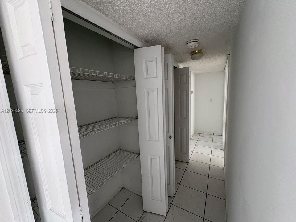 For Rent: $2,150 (1 beds, 2 baths, 1090 Square Feet)