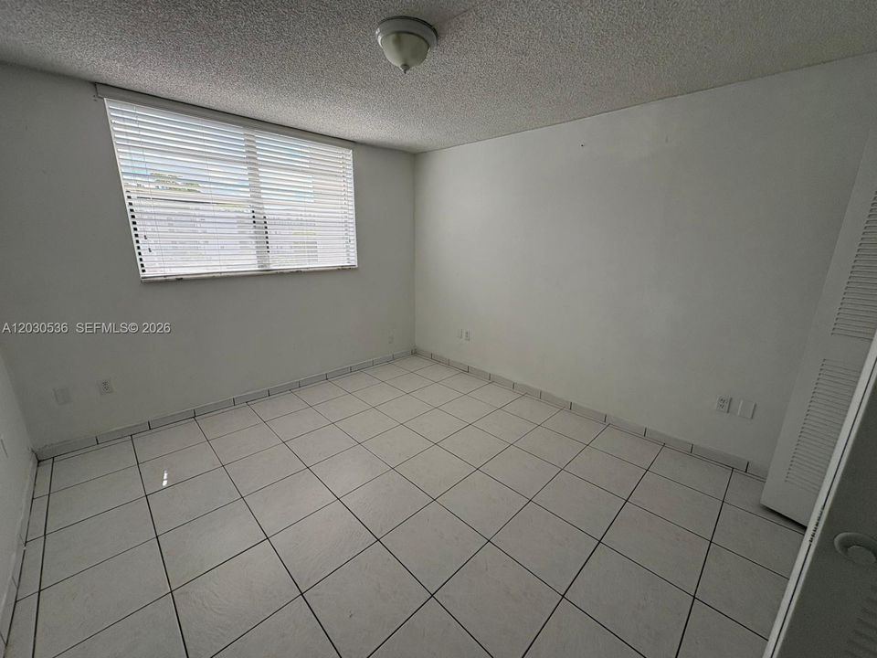 For Rent: $2,150 (1 beds, 2 baths, 1090 Square Feet)