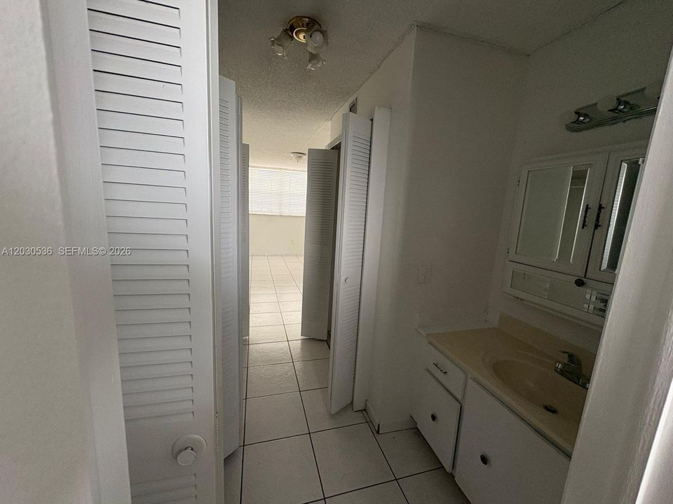 For Rent: $2,150 (1 beds, 2 baths, 1090 Square Feet)