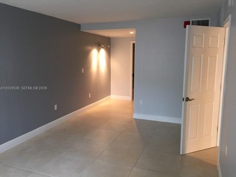 For Rent: $2,100 (1 beds, 1 baths, 736 Square Feet)