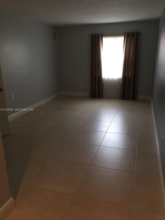 For Rent: $2,100 (1 beds, 1 baths, 736 Square Feet)