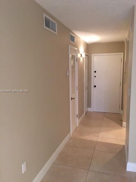For Rent: $2,100 (1 beds, 1 baths, 736 Square Feet)