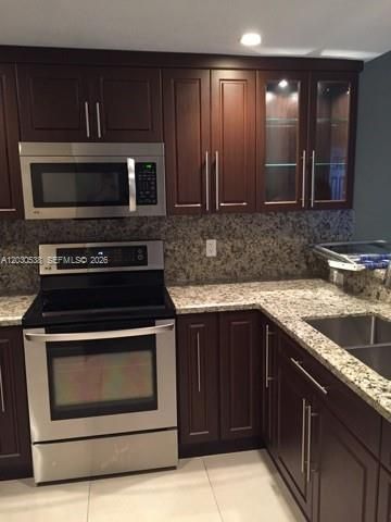 For Rent: $2,100 (1 beds, 1 baths, 736 Square Feet)