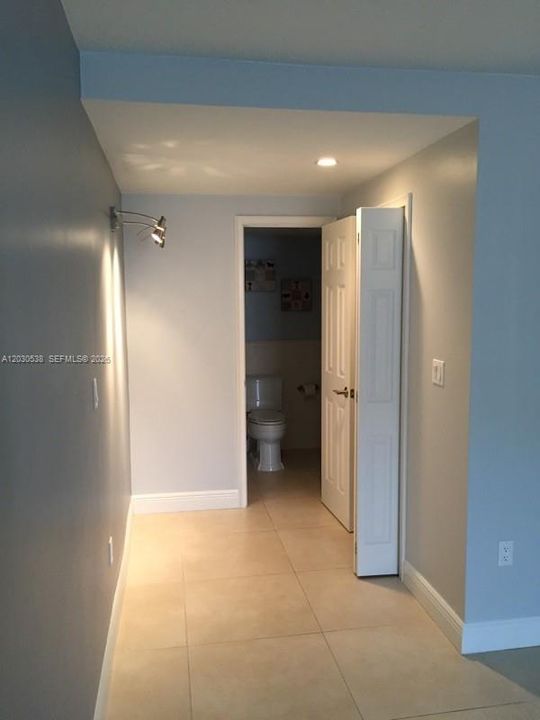 For Rent: $2,100 (1 beds, 1 baths, 736 Square Feet)