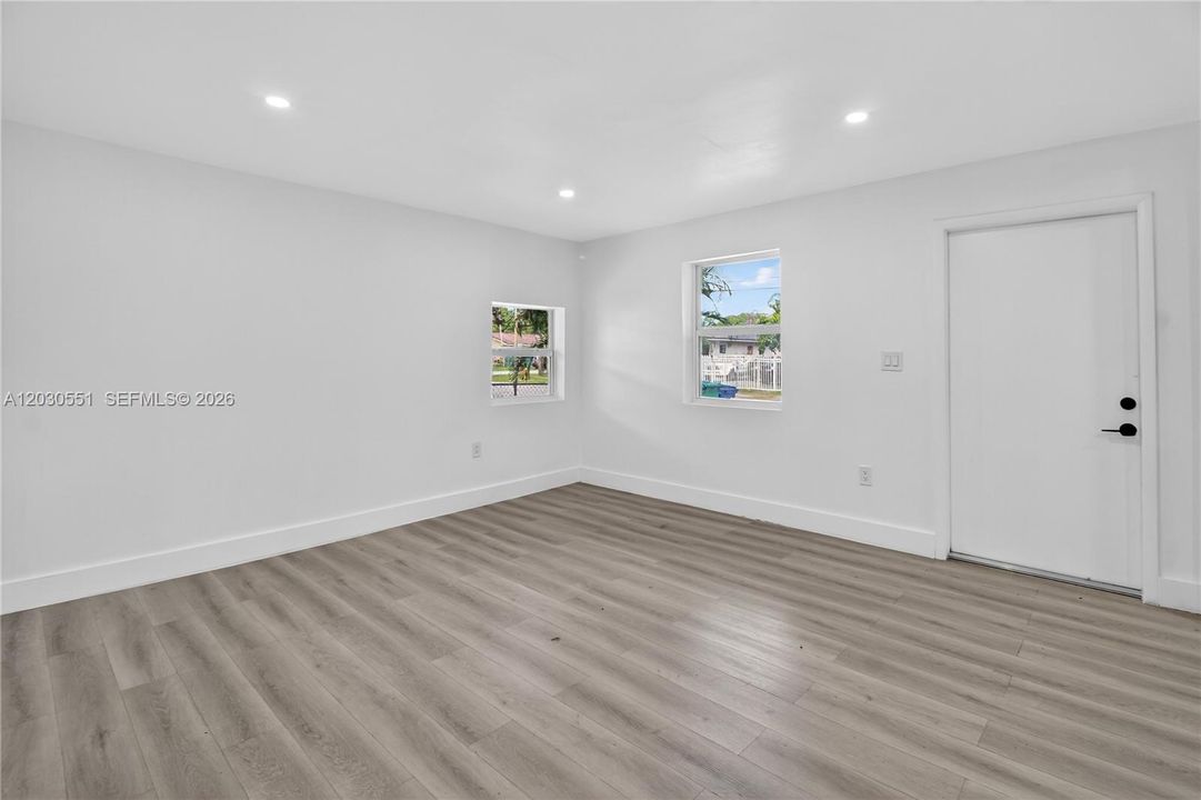 For Sale: $599,000 (4 beds, 1 baths, 1353 Square Feet)