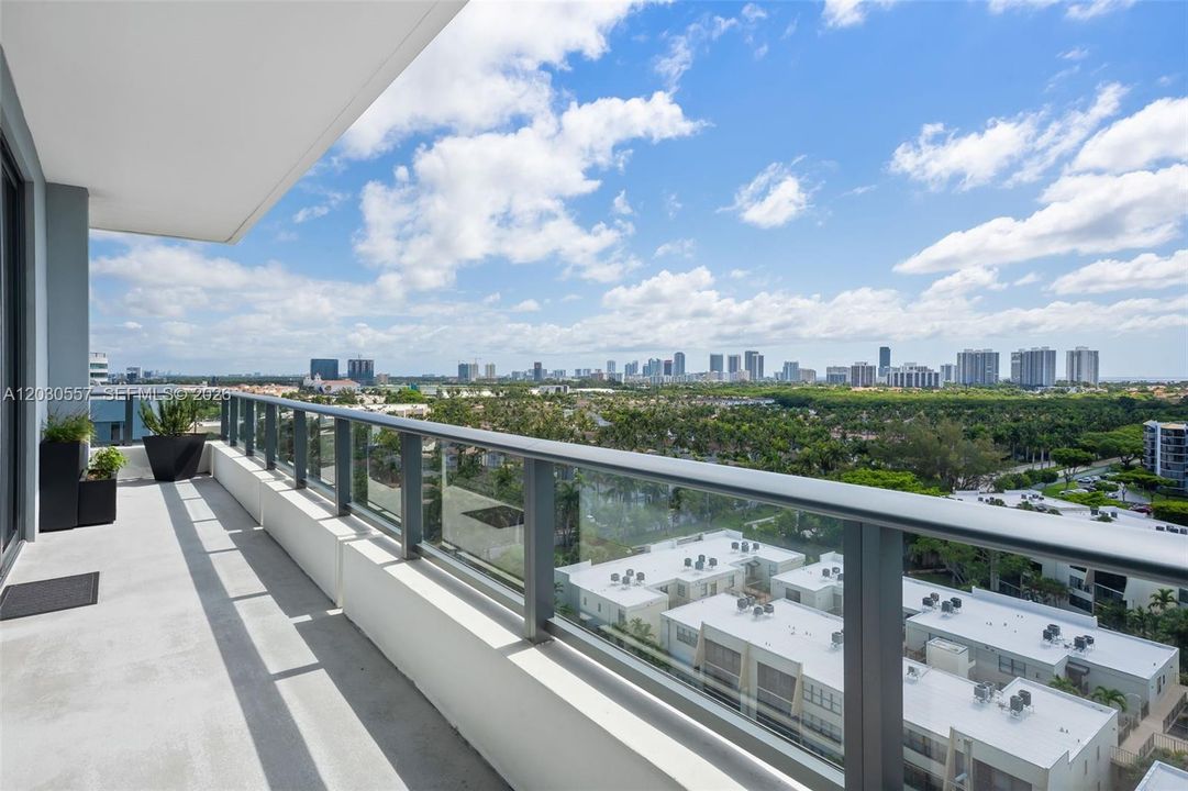 For Sale: $1,075,000 (2 beds, 2 baths, 1368 Square Feet)