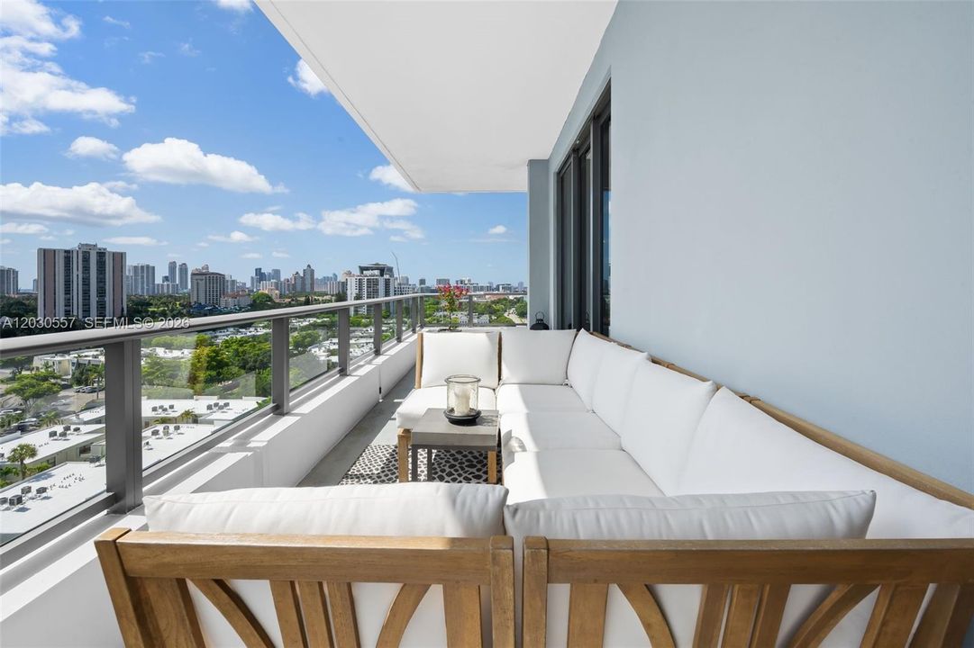 For Sale: $1,075,000 (2 beds, 2 baths, 1368 Square Feet)