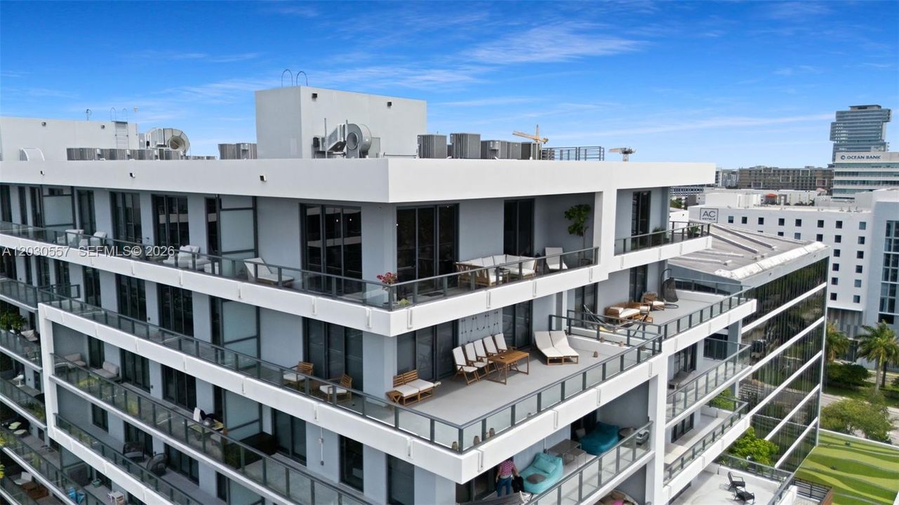 For Sale: $1,075,000 (2 beds, 2 baths, 1368 Square Feet)