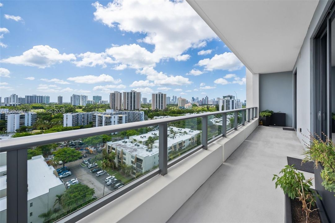 For Sale: $1,075,000 (2 beds, 2 baths, 1368 Square Feet)