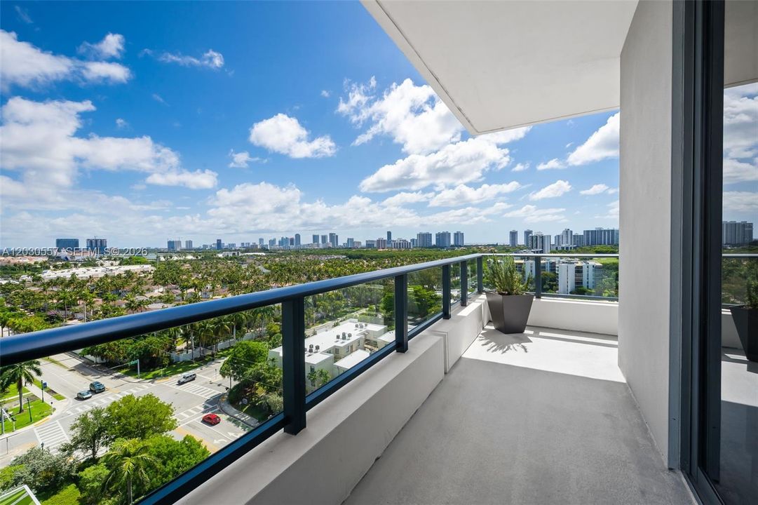 For Sale: $1,075,000 (2 beds, 2 baths, 1368 Square Feet)