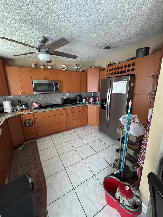En Venta: $160,000 (4 camas, 3 baños, 2000 Pies cuadrados)