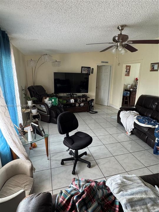 En Venta: $160,000 (4 camas, 3 baños, 2000 Pies cuadrados)