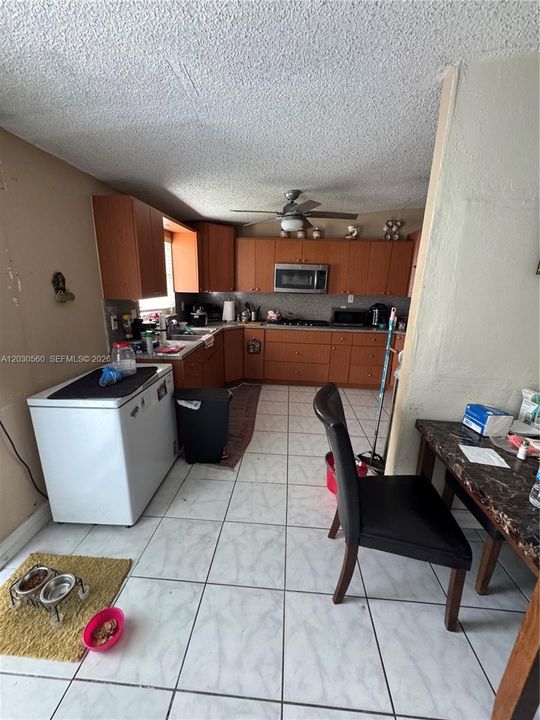 En Venta: $160,000 (4 camas, 3 baños, 2000 Pies cuadrados)