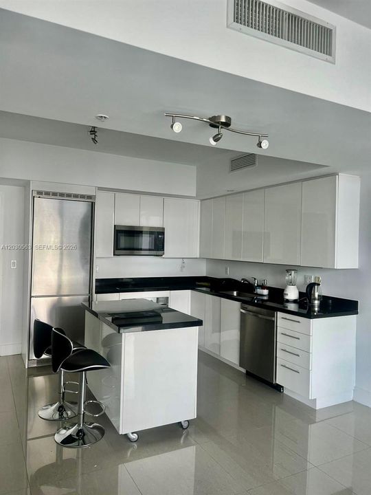 For Rent: $4,200 (2 beds, 2 baths, 1118 Square Feet)