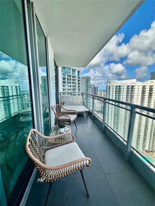 For Rent: $4,200 (2 beds, 2 baths, 1118 Square Feet)
