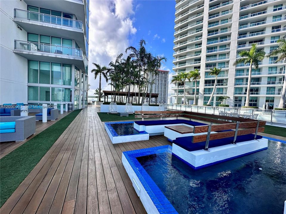 For Rent: $4,200 (2 beds, 2 baths, 1118 Square Feet)
