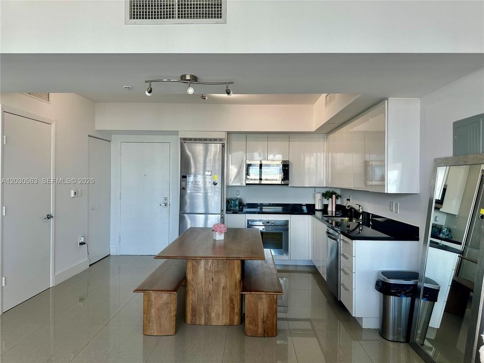For Rent: $4,200 (2 beds, 2 baths, 1118 Square Feet)