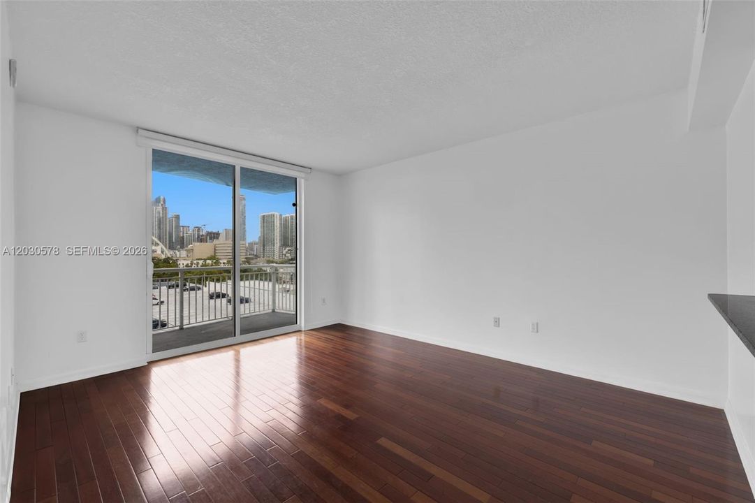 Activo con contrato: $314,999 (1 camas, 1 baños, 749 Pies cuadrados)