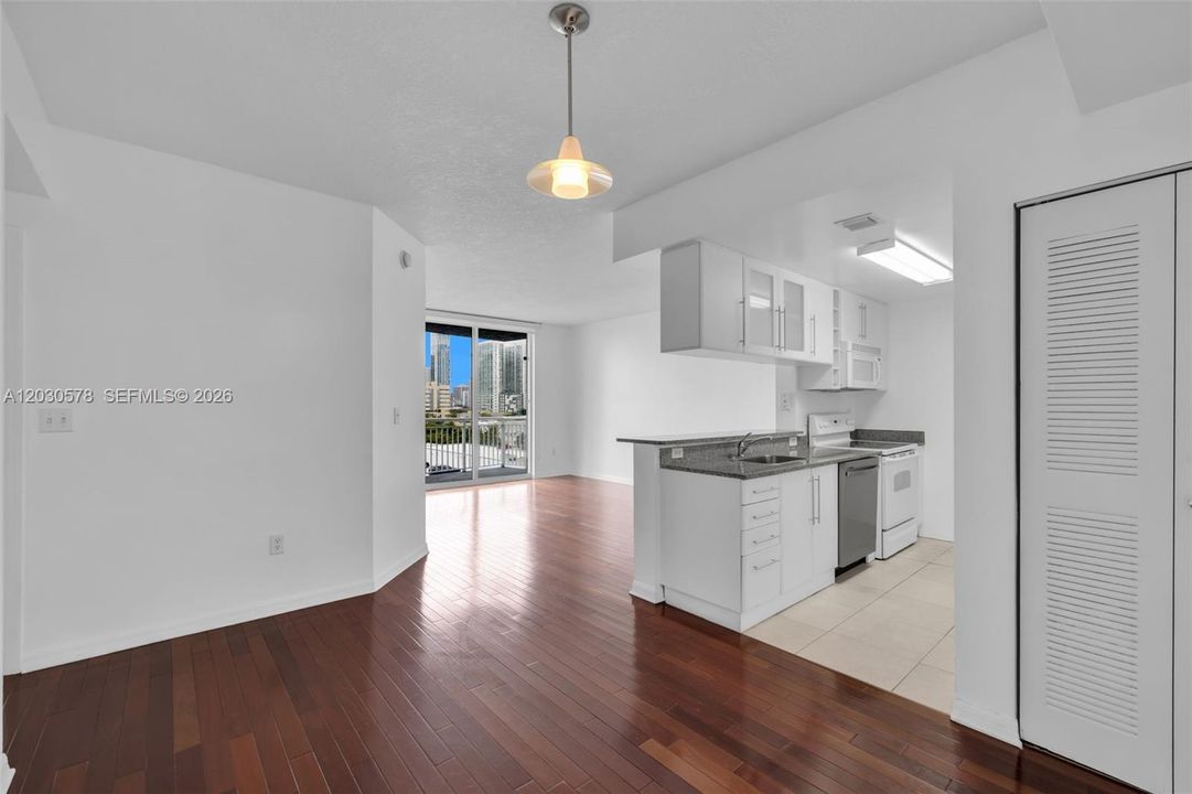 Activo con contrato: $314,999 (1 camas, 1 baños, 749 Pies cuadrados)