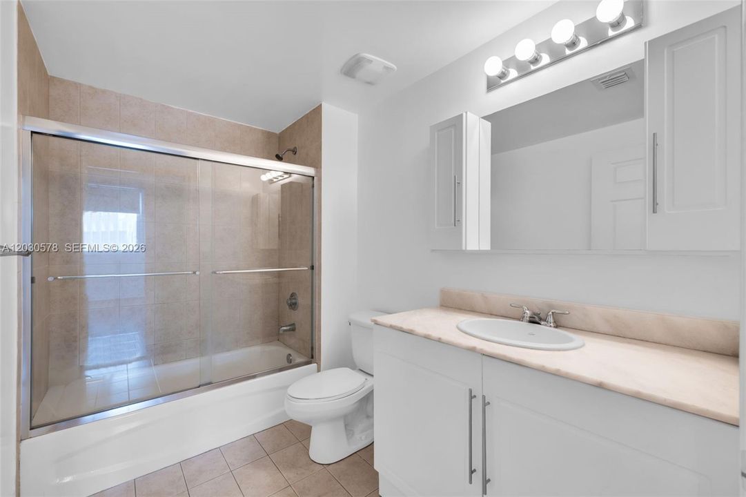 Activo con contrato: $314,999 (1 camas, 1 baños, 749 Pies cuadrados)