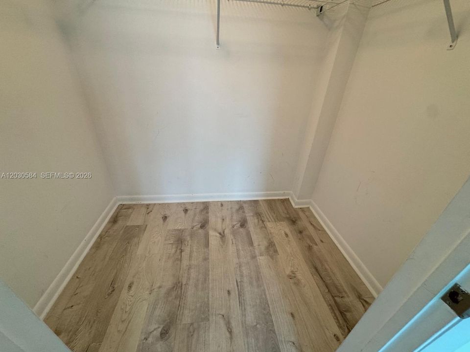 For Rent: $2,995 (1 beds, 1 baths, 806 Square Feet)