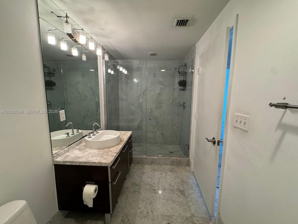 For Rent: $2,995 (1 beds, 1 baths, 806 Square Feet)