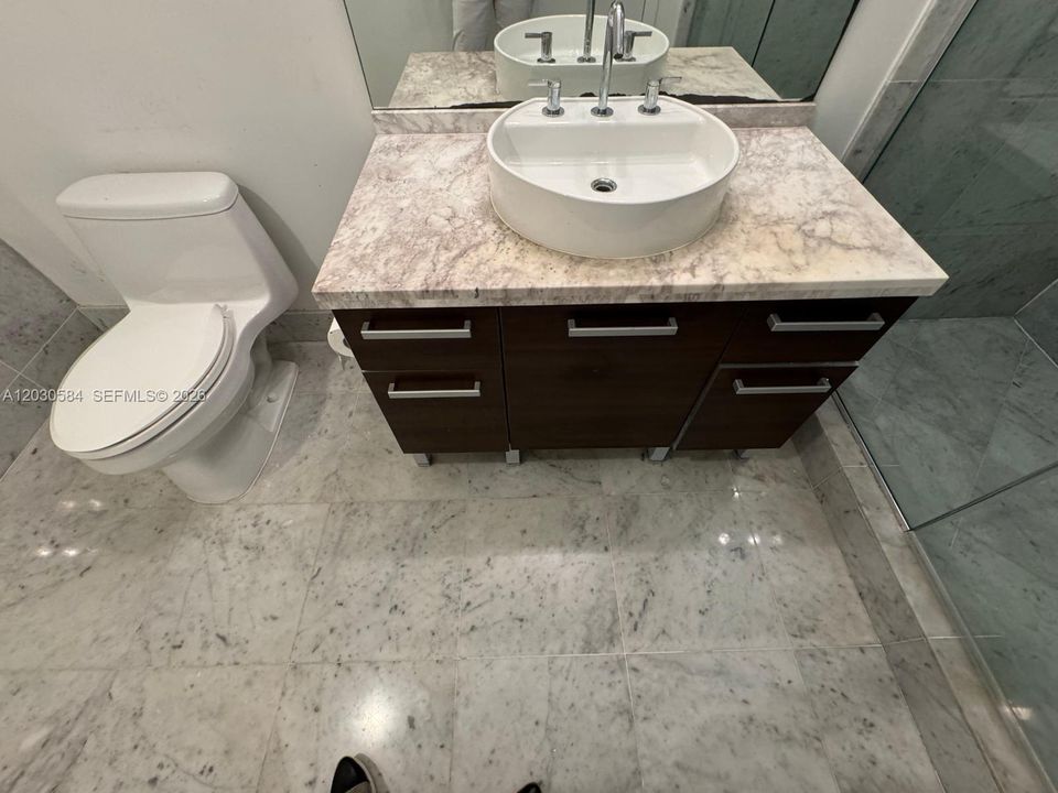 For Rent: $2,995 (1 beds, 1 baths, 806 Square Feet)