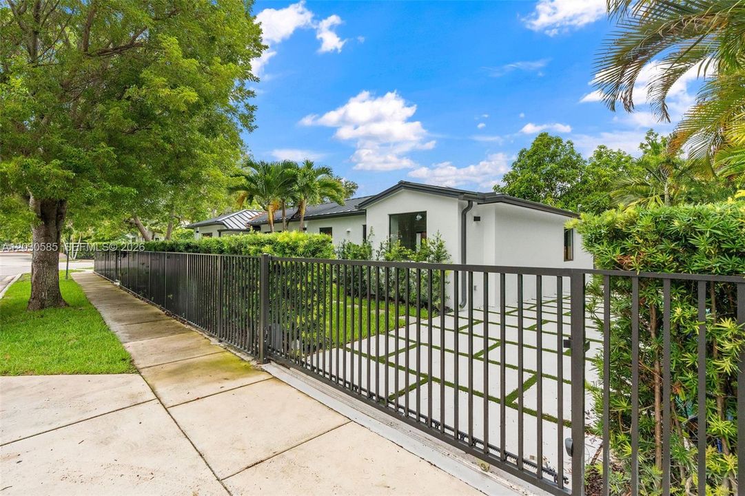 For Sale: $1,680,000 (4 beds, 3 baths, 1681 Square Feet)