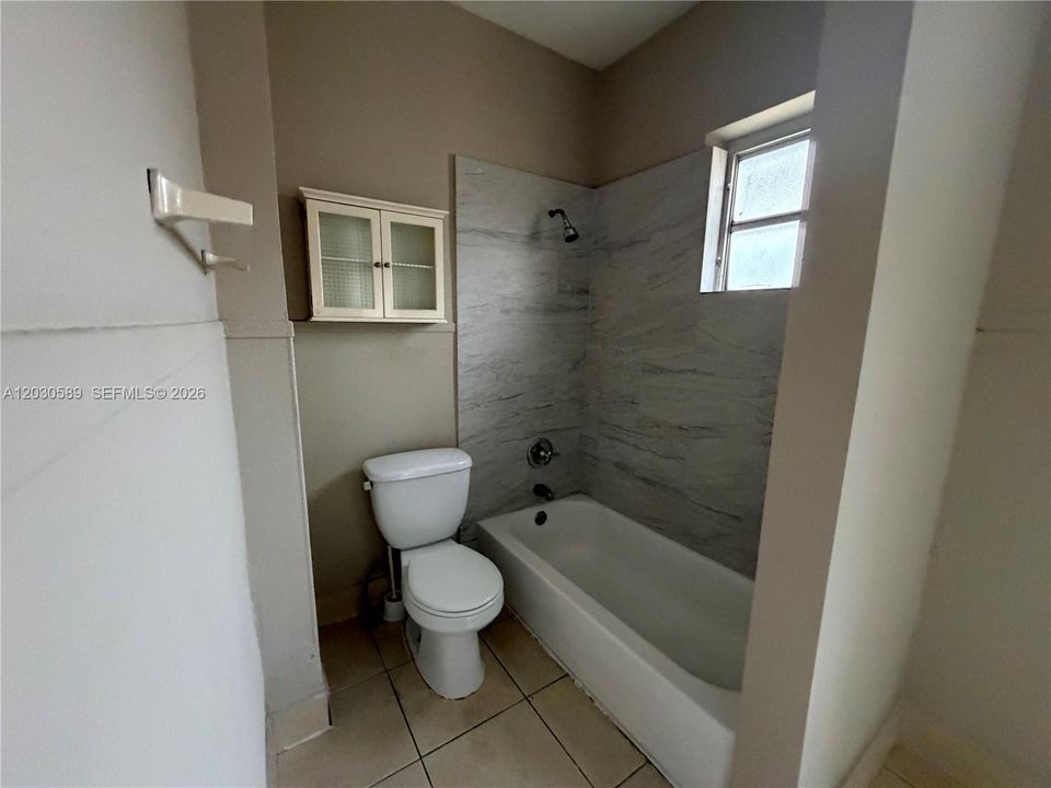 En Renta: $2,575 (3 camas, 2 baños, 3238 Pies cuadrados)