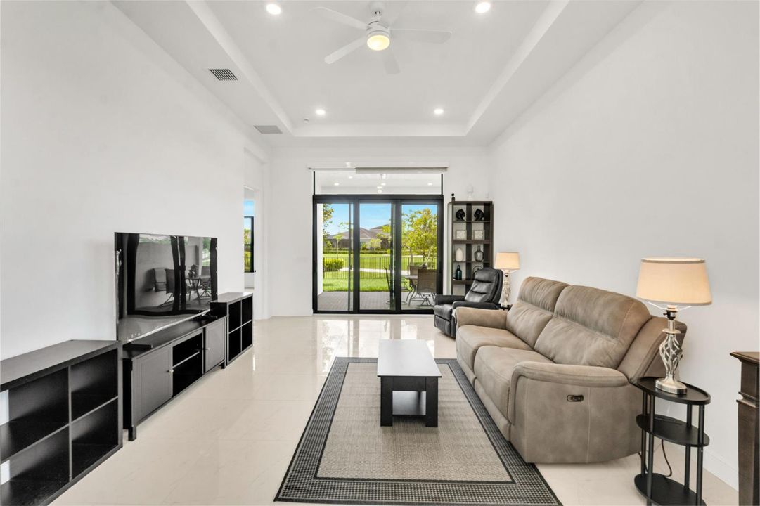 5357 St Armands Way-40