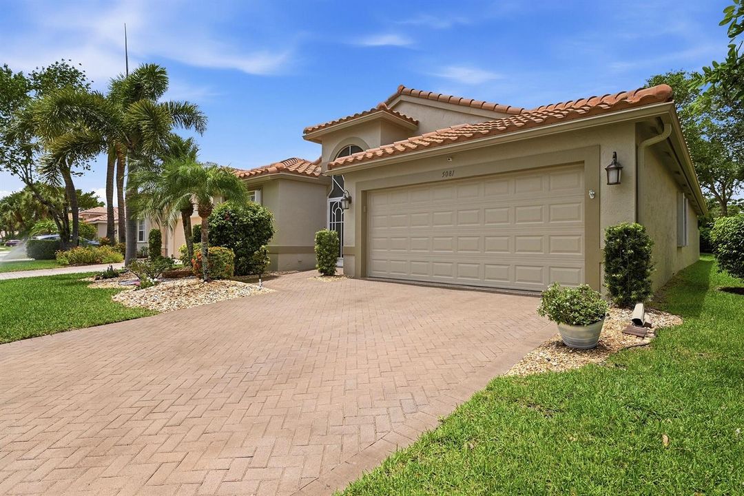 5081 Glenville Dr - Exterior 2