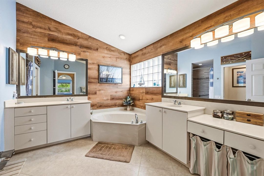 5081 Glenville Dr - Master Bath 1