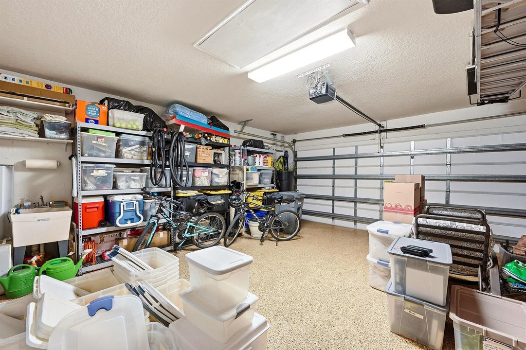 5081 Glenville Dr - Garage